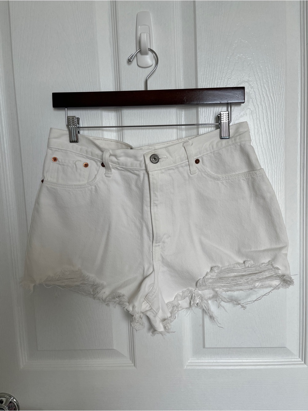 Abercrombie and Fitch White Denim Annie High Rise Shorts size 29